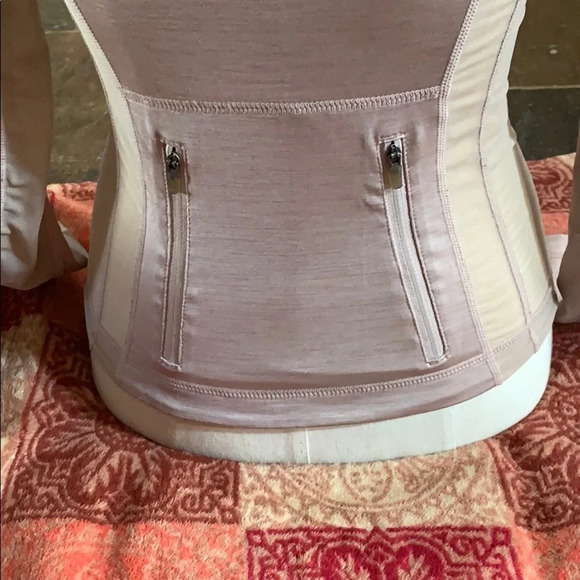 Lululemon catch me air jacket (RARE) - Picture 5 of 9